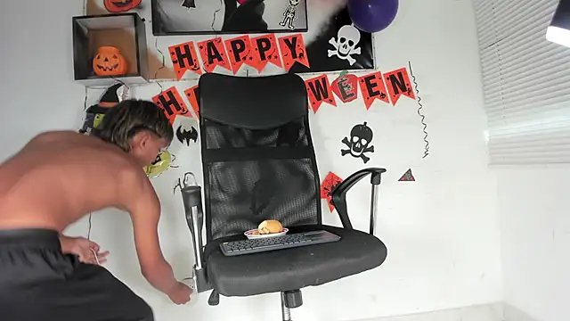 Snapshot of tyler_twink_boy chatting on October 23, 2025, 12:48 pm tyler twink boy online show from October 23, 2025, 12:48 pm