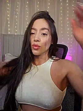 AriadnaTaylor online show from May 27, 2026, 5:09 pm