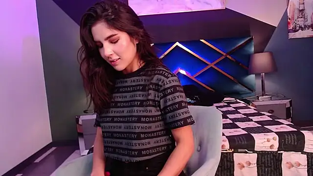 Snapshot of Coralgh_ chatting on January 10, 2026, 8:15 pm Coralgh online show from January 10, 2026, 8:15 pm