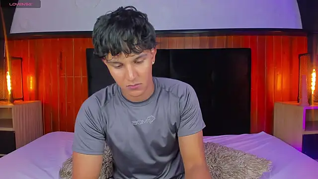 Leo Savage  online show from September 22, 2025, 8:04 pm