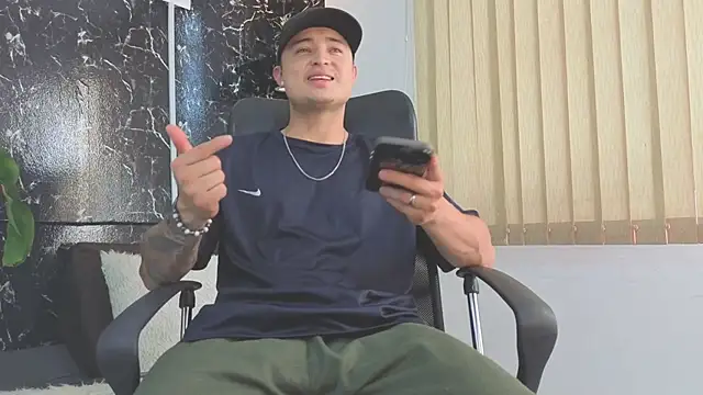 Snapshot of Alexander_ferre chatting on April 10, 2026, 1:29 pm Alexander ferre online show from April 10, 2026, 1:29 pm