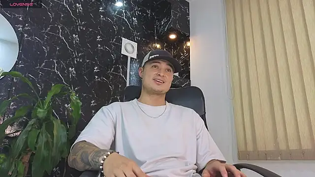 Snapshot of Alexander_ferre chatting on May 1, 2026, 12:10 pm Alexander ferre online show from May 1, 2026, 12:10 pm