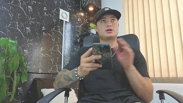 Snapshot of Alexander_ferre chatting on April 6, 2026, 1:34 pm Alexander ferre online show from April 6, 2026, 1:34 pm