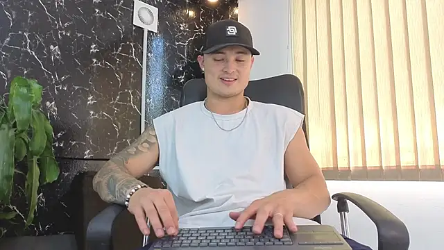 Snapshot of Alexander_ferre chatting on April 21, 2026, 4:24 pm Alexander ferre online show from April 21, 2026, 4:24 pm