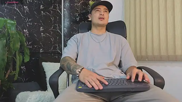 Snapshot of Alexander_ferre chatting on April 8, 2026, 1:34 pm Alexander ferre online show from April 8, 2026, 1:34 pm