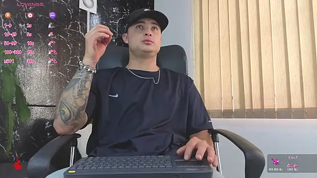 Snapshot of Alexander_ferre chatting on April 1, 2026, 1:23 pm Alexander ferre online show from April 1, 2026, 1:23 pm