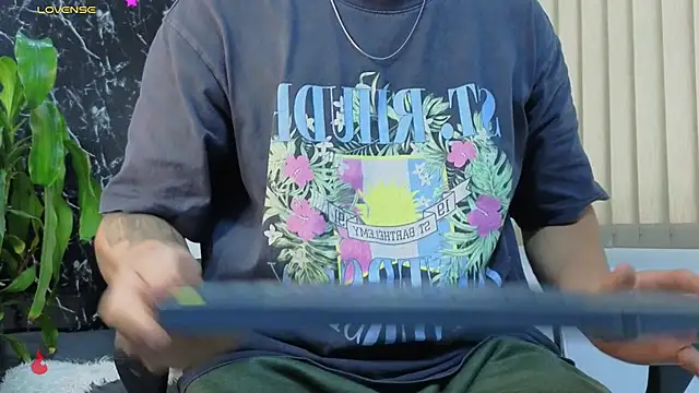 Snapshot of Alexander_ferre chatting on March 13, 2026, 12:32 pm Alexander ferre online show from March 13, 2026, 12:32 pm