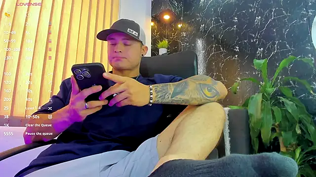 Alexander ferre online show from September 26, 2025, 1:29 pm