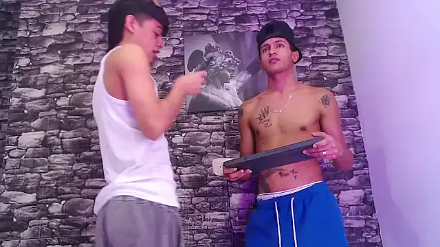 Snapshot of gustavo_saaled19_ chatting on October 19, 2025, 10:01 pm gustavo saaled19 online show from October 19, 2025, 10:01 pm