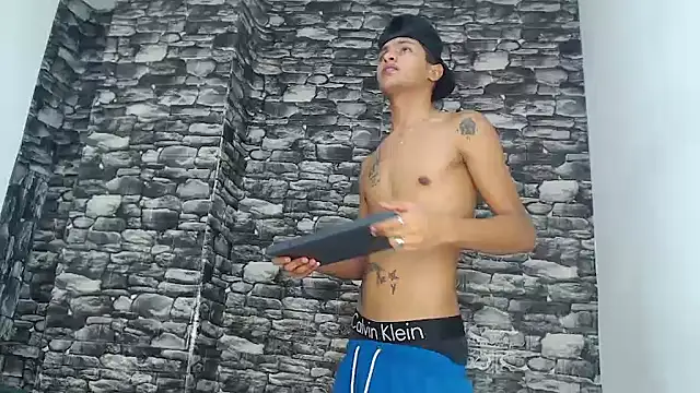 Snapshot of gustavo_saaled19_ chatting on October 17, 2025, 9:49 pm gustavo saaled19 online show from October 17, 2025, 9:49 pm