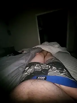 Snapshot of Mr1bucket chatting on December 17, 2025, 5:01 am Mr1bucket online show from December 17, 2025, 5:01 am