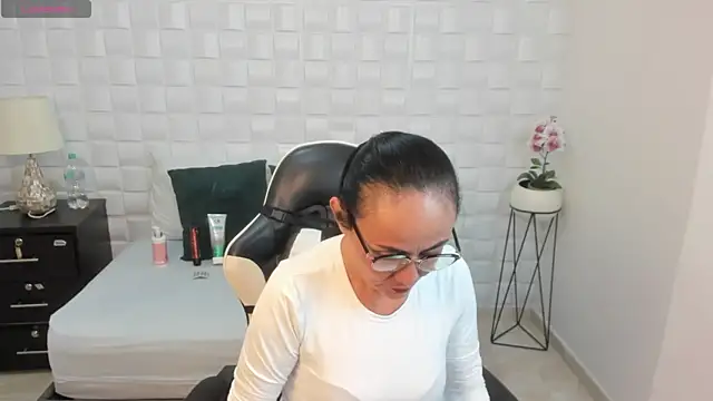 Snapshot of yulitza1025 chatting on January 17, 2026, 11:47 am yulitza1025 online show from January 17, 2026, 11:47 am