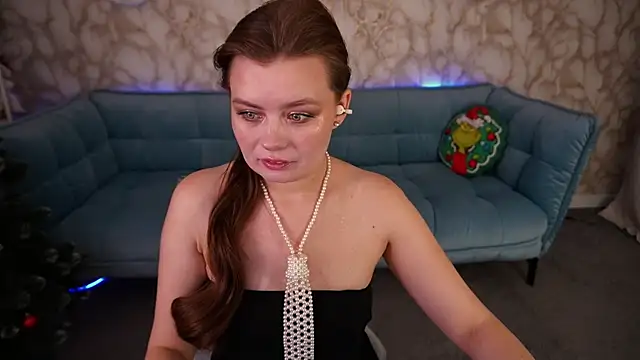 Snapshot of RedDoll_ chatting on December 15, 2025, 6:14 pm RedDoll online show from December 15, 2025, 6:14 pm