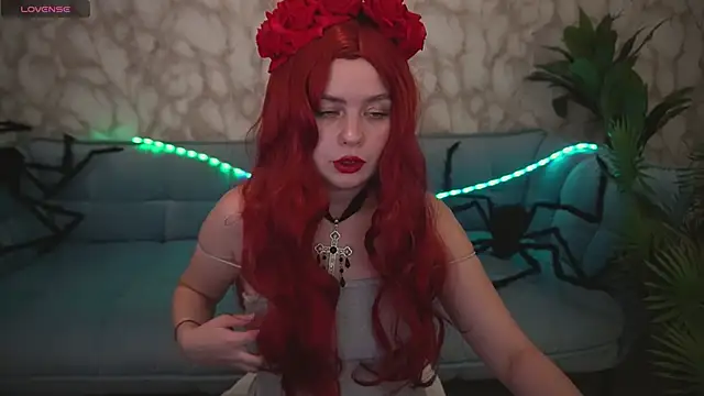 Snapshot of RedDoll_ chatting on October 29, 2025, 7:35 pm RedDoll online show from October 29, 2025, 7:35 pm