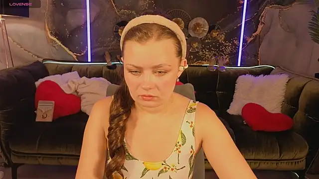 Snapshot of RedDoll_ chatting on September 12, 2025, 7:35 pm RedDoll online show from September 12, 2025, 7:35 pm