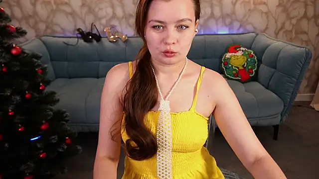 Snapshot of RedDoll_ chatting on December 14, 2025, 5:40 pm RedDoll online show from December 14, 2025, 5:40 pm