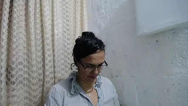 gabbyparker  online show from October 9, 2025, 9:32 am