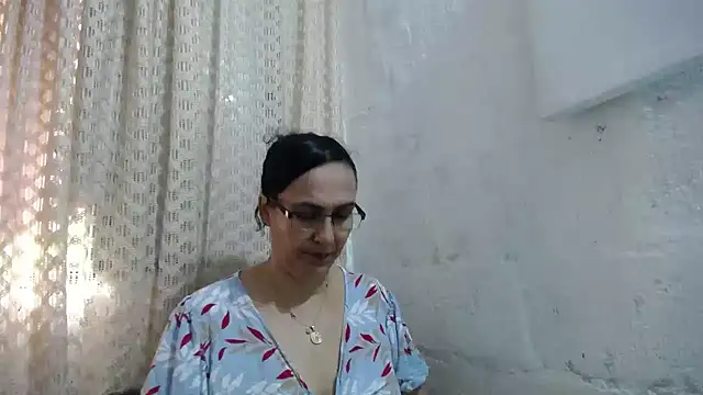 gabbyparker  online show from November 10, 2025, 7:30 pm