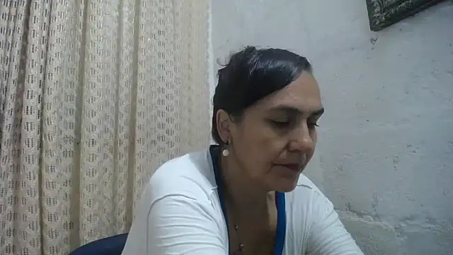 Snapshot of gabbyparker_ chatting on May 8, 2026, 9:35 am gabbyparker online show from May 8, 2026, 9:35 am