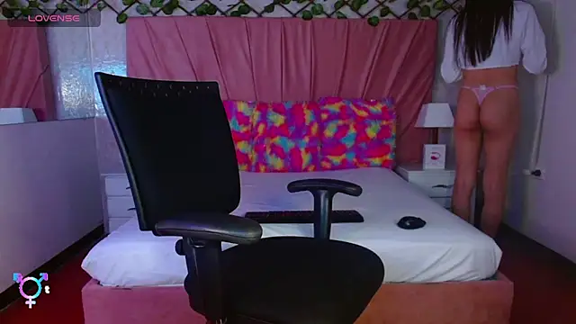 Snapshot of ximena_butterfly2 chatting on November 30, 2025, 12:22 am ximena butterfly2 online show from November 30, 2025, 12:22 am