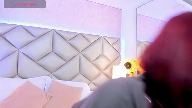 dafnne hall online show from December 18, 2025, 4:50 am