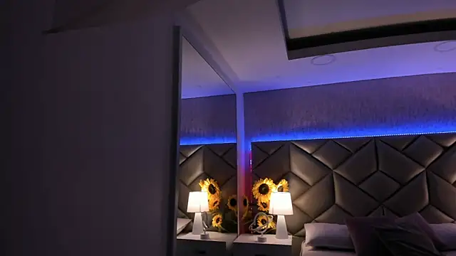 dafnne hall online show from October 9, 2025, 4:13 am