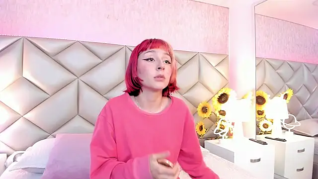 dafnne hall online show from December 2, 2025, 4:25 am