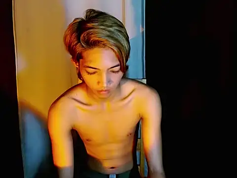 Snapshot of addicted_to_alex chatting on February 20, 2026, 7:27 pm addicted to alex online show from February 20, 2026, 7:27 pm