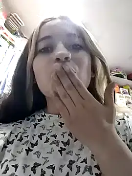 Snapshot of sheeiila chatting on December 17, 2025, 10:15 pm sheeiila online show from December 17, 2025, 10:15 pm