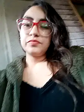 Snapshot of BomBomLuu chatting on December 13, 2025, 10:49 pm BomBomLuu online show from December 13, 2025, 10:49 pm