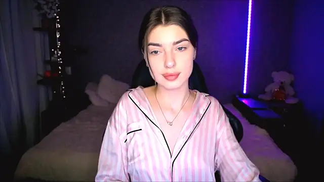 Snapshot of Dianaa_Lee0 chatting on April 8, 2026, 9:49 pm Dianaa Lee0 online show from April 8, 2026, 9:49 pm