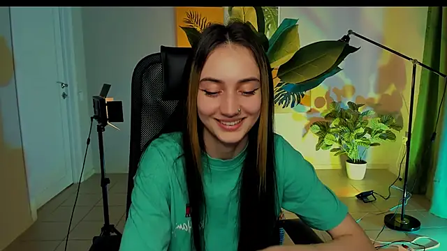 olivianorton online show from September 22, 2025, 1:50 pm