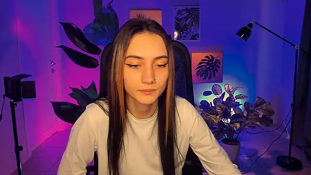 olivianorton online show from September 18, 2025, 9:34 am