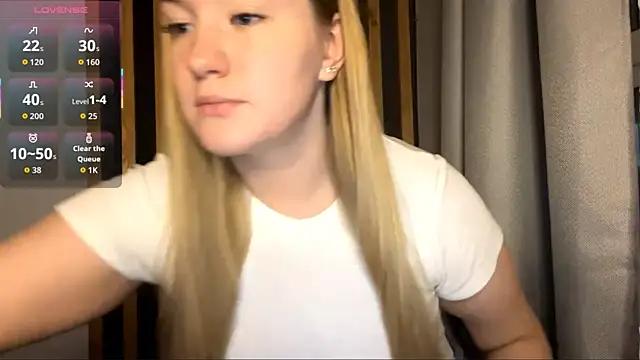 Snapshot of PandaFluff chatting on October 28, 2025, 4:39 pm PandaFluff online show from October 28, 2025, 4:39 pm