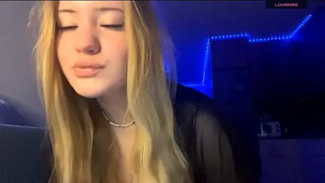 Snapshot of PandaFluff chatting on December 16, 2025, 4:22 pm PandaFluff online show from December 16, 2025, 4:22 pm