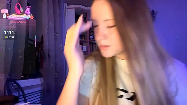 Snapshot of PandaFluff chatting on September 12, 2025, 9:58 pm PandaFluff online show from September 12, 2025, 9:58 pm