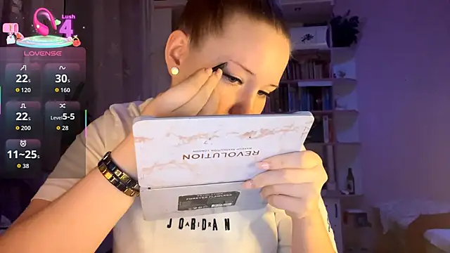 Snapshot of PandaFluff chatting on September 22, 2025, 5:19 pm PandaFluff online show from September 22, 2025, 5:19 pm