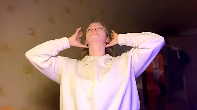 Snapshot of PandaFluff chatting on September 13, 2025, 7:03 pm PandaFluff online show from September 13, 2025, 7:03 pm