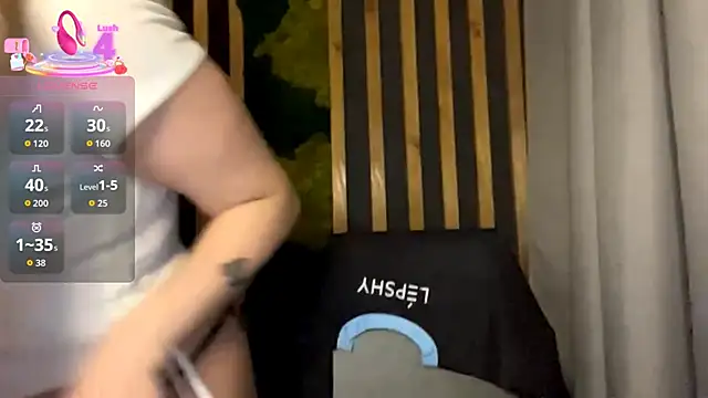 Snapshot of PandaFluff chatting on October 26, 2025, 4:51 pm PandaFluff online show from October 26, 2025, 4:51 pm