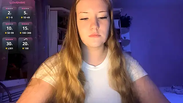 Snapshot of PandaFluff chatting on October 7, 2025, 3:13 pm PandaFluff online show from October 7, 2025, 3:13 pm