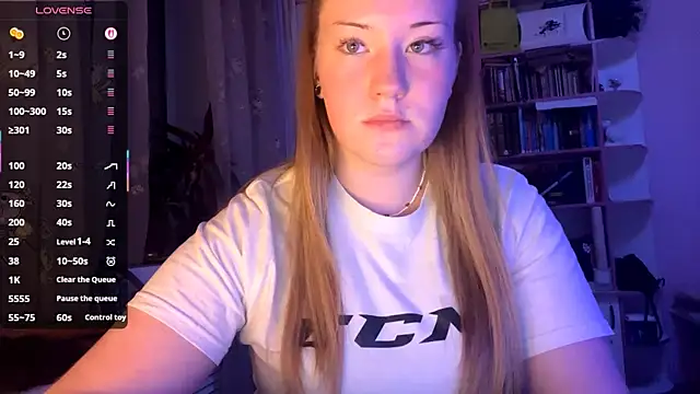 Snapshot of PandaFluff chatting on September 11, 2025, 7:14 pm PandaFluff online show from September 11, 2025, 7:14 pm