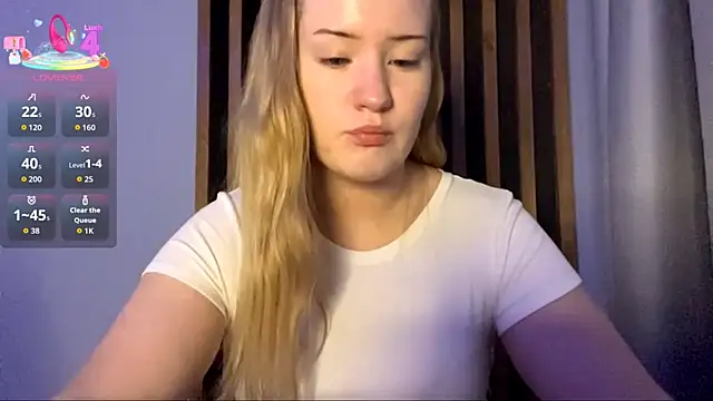 Snapshot of PandaFluff chatting on November 10, 2025, 4:23 pm PandaFluff online show from November 10, 2025, 4:23 pm