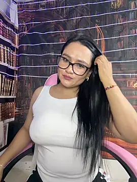 Snapshot of Rouse69_ chatting on April 4, 2026, 5:25 am Rouse69 online show from April 4, 2026, 5:25 am