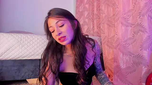 Snapshot of riley_bensongh chatting on November 4, 2025, 9:29 pm riley bensongh online show from November 4, 2025, 9:29 pm