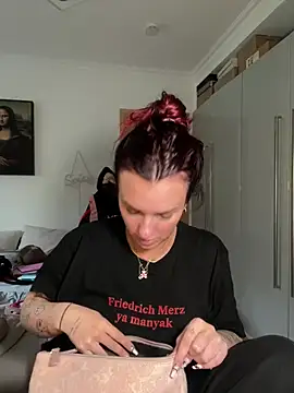 Snapshot of OliviaaFischer chatting on April 5, 2026, 5:30 pm OliviaaFischer online show from April 5, 2026, 5:30 pm