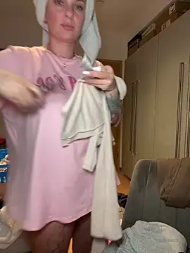 Snapshot of OliviaaFischer chatting on February 10, 2026, 5:45 pm OliviaaFischer online show from February 10, 2026, 5:45 pm