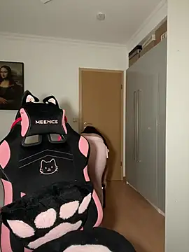 Snapshot of OliviaaFischer chatting on April 6, 2026, 8:10 pm OliviaaFischer online show from April 6, 2026, 8:10 pm