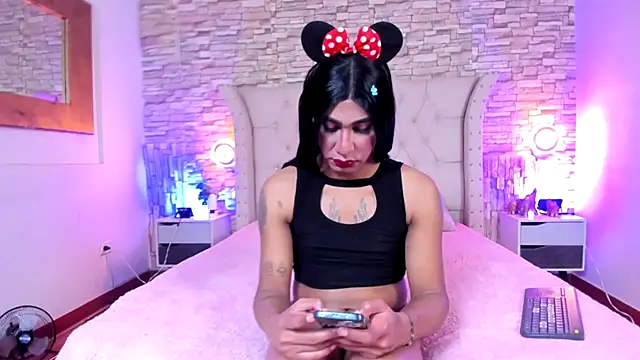 Lucia-Horny24 online show from December 2, 2025, 6:53 pm