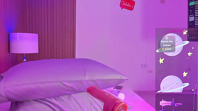 eimy jones  online show from April 15, 2026, 3:01 am