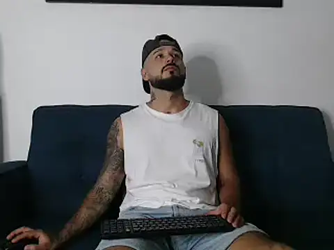 Snapshot of Eric_Evans1 chatting on November 7, 2025, 3:44 am Eric Evans1 online show from November 7, 2025, 3:44 am